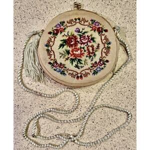 Vtg 1950s Round Petit Point Floral Needlepoint Purse Gold Kiss Lock Tapestry Bag